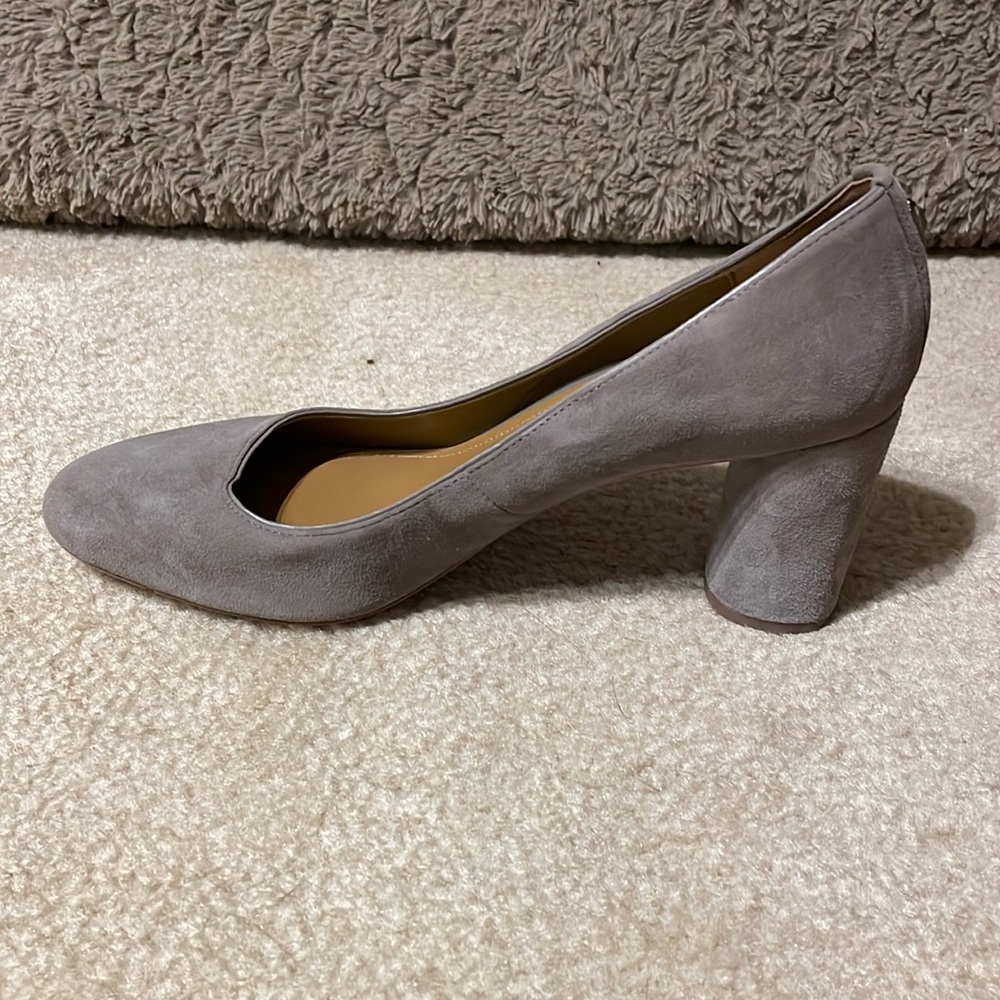 Size 8 Coach pumps